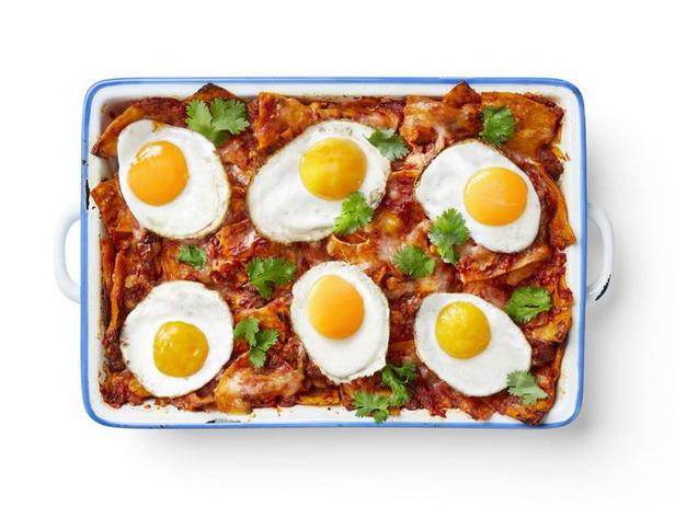 Kuinka tehdä - Chilaquiles-pastaa jauhelihalla ja munakokkelilla