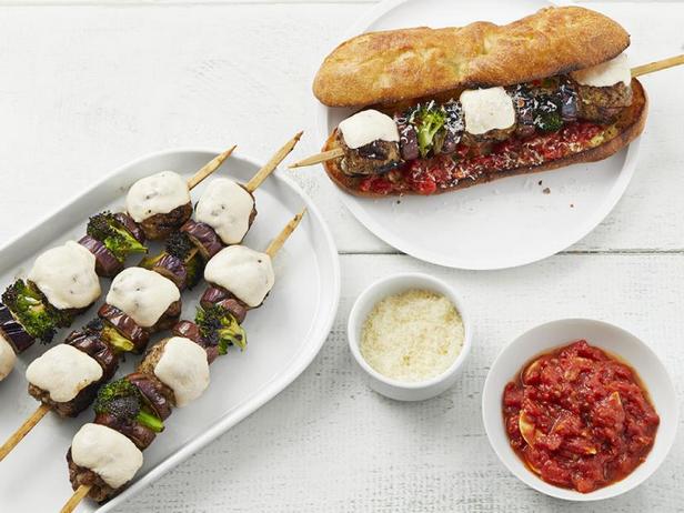 Come preparare gli spiedini di polpette e melanzane