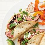 Steak-Tacos mit Paprika-Radieschen-Salat