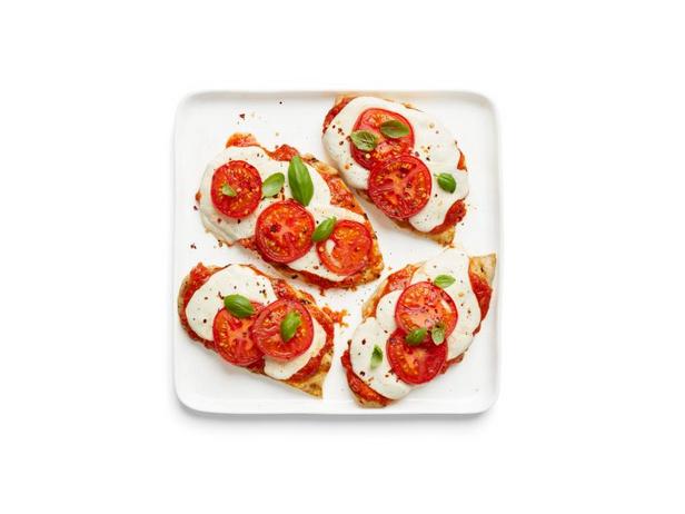 Wie man gegrillte Hähnchenpizza zubereitet