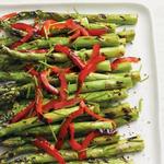 Gegrillter Spargel mit Paprika