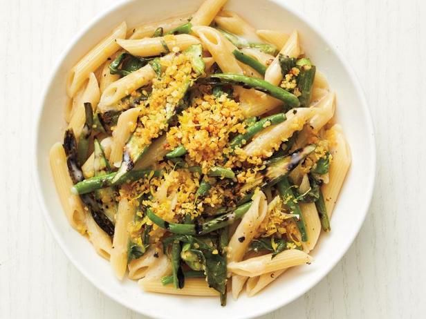Rezept für Penne-Nudeln mit gebratenen Okraschoten und grünen Bohnen