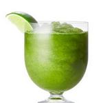 Gefrorener Caipirinha mit Minze und Basilikum