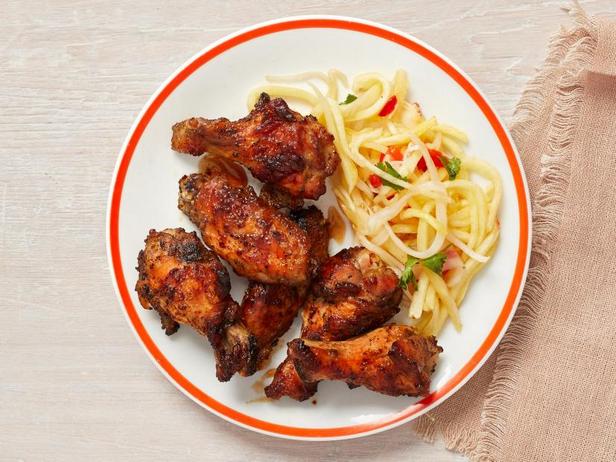 Zubereitung - Geräucherte Jerk-Hähnchenflügel mit marinierter Ananas