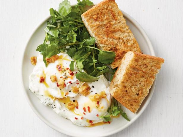 Zubereitung - Türkische pochierte Eier mit Knoblauchjoghurt