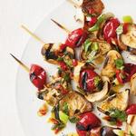 Kebabs mit Pilzen und Essiggurken