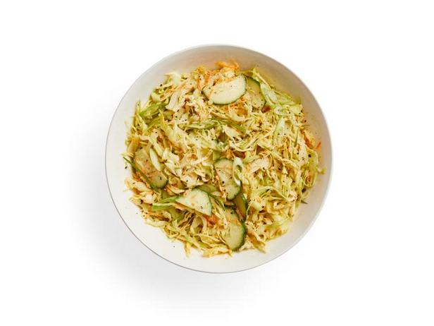 Come preparare l'insalata di cavolo con i cetrioli