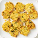 Maisküchlein mit Parmesan und Basilikum