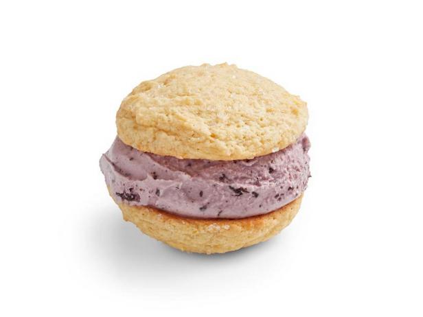 So macht man Himbeer-Eiscreme-Sandwiches