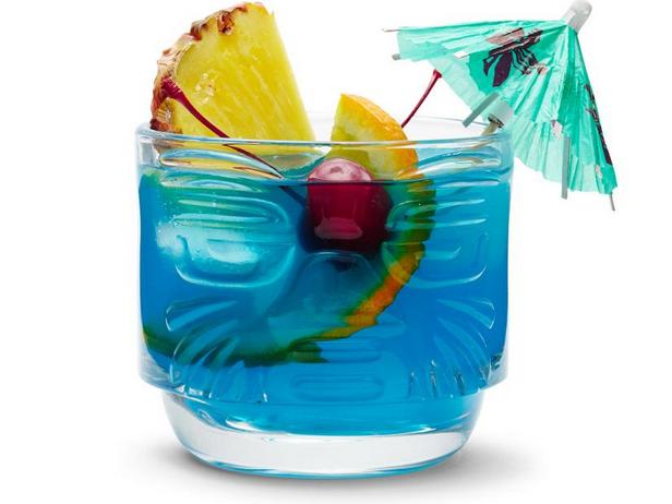 So bereiten Sie den Blue Lagoon Cocktail zu