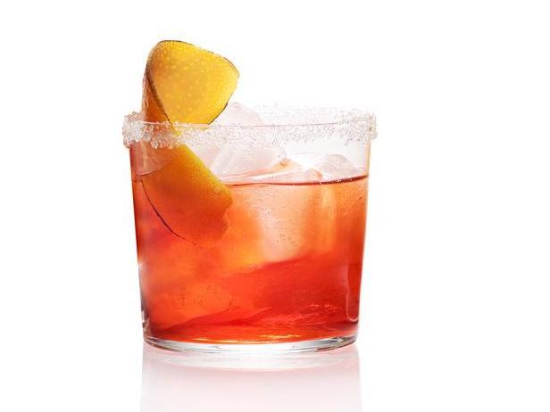 Wie man einen Smoked Negroni zubereitet