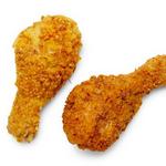 Frittiertes Hähnchen und Zwiebeln in einer knusprigen Panade