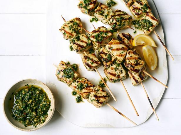 Come preparare gli spiedini di pesce spada al pesto di menta