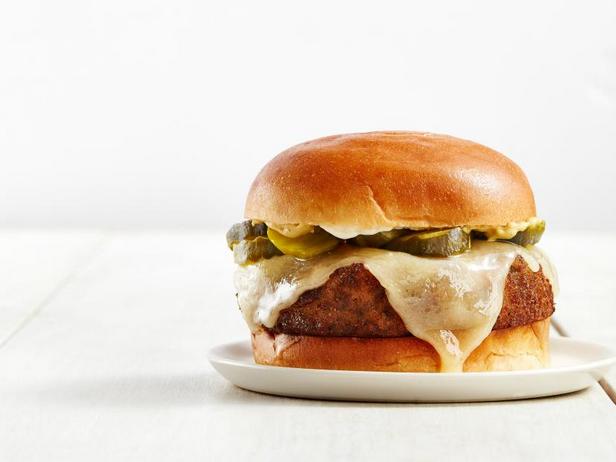 Wie man einen Krokettenburger zubereitet