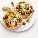 Tostadas mit Hackfleisch und Mango
