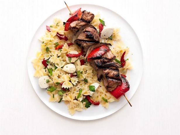 Kuidas valmistada - Farfalle pastasalat sealihavarrastega