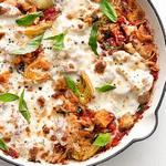 Hähnchen-Parmesan mit Artischocken aus der Pfanne