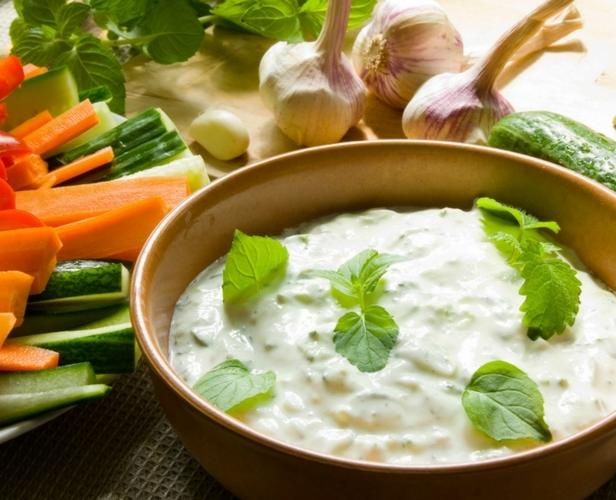 Zubereitung - Gemüseplatte mit würzigem Ranch-Dressing