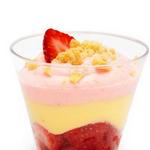 Zitronenpudding mit Erdbeer-Schlagsahne