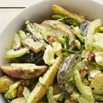 Kartoffelsalat mit Kräutern und Speck