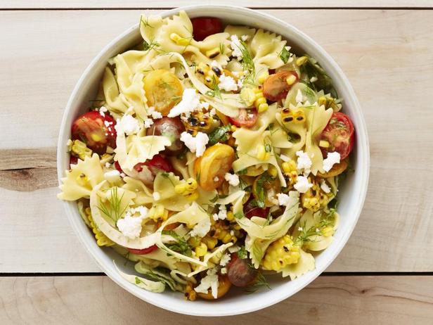 Kuidas valmistada - Farfalle pasta, maisi ja tomati salat