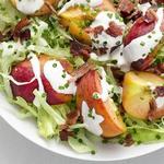 Eisbergsalat mit Pfirsichen