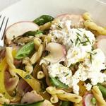 Einfache Garten-Pasta-Beilage mit Zitronen-Ricotta