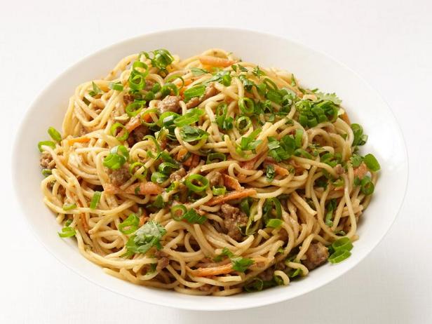 วิธีทำ - บะหมี่จีนผัดหมูสับซอสถั่วลิสง
