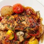Schweinefleisch mit Kartoffeln in der Pfanne