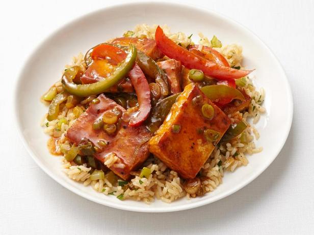 Wie man Cajun-Tofu und Reis zubereitet