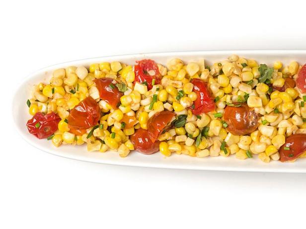 Kuidas teha maisi tomatite ja basiilikuga