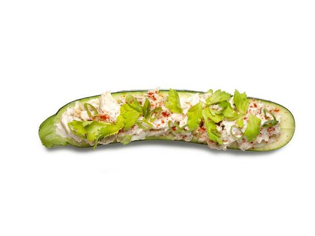 Kuinka tehdä - Rapusalaatilla täytetty kesäkurpitsa