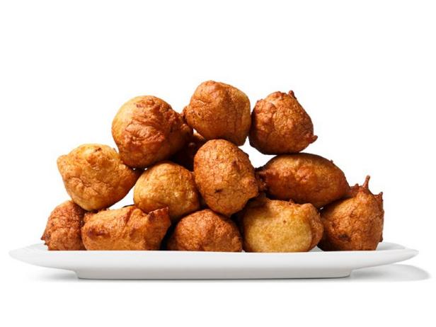 Wie man Zwiebel-Hushpuppies zubereitet