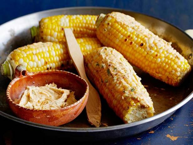 Come preparare - Mais grigliato con burro, lime e pasta di peperoncino