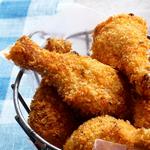 Knusprige Hähnchenschenkel in Zitronenmarinade