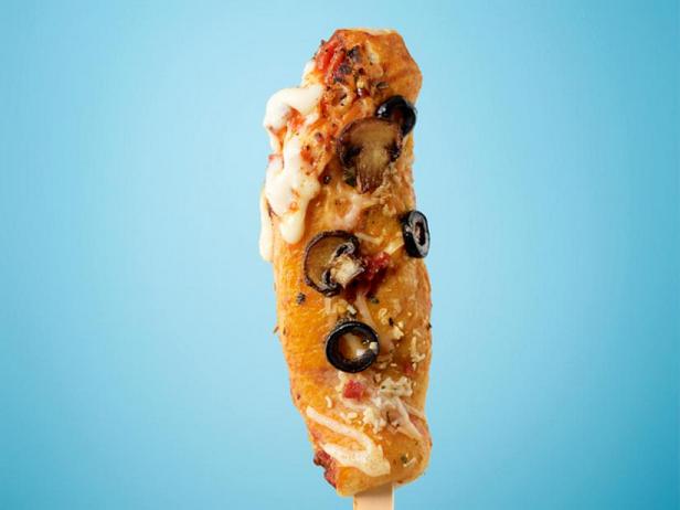 Wie man Pizza am Stiel zubereitet