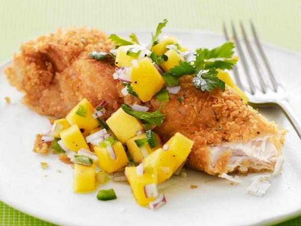Come preparare - Pesce fritto impanato con patate e salsa al mango