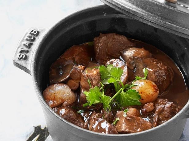 Wie man Boeuf Bourguignon zubereitet
