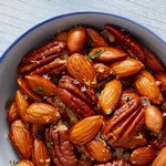 مكسرات مملحة مع الزعتر