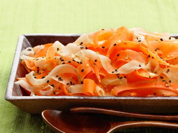 Salat mit Karotten und Rettich