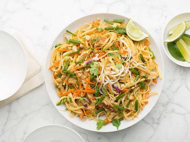 Wie man Pad Thai Nudeln mit Pute zubereitet