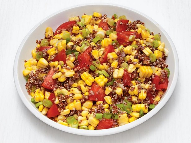Wie man Quinoa-Mais-Salat zubereitet