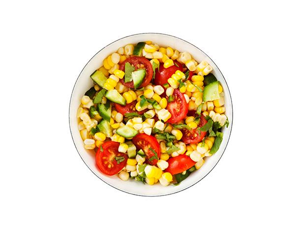 20. Salat mit Mais und Tomaten