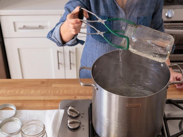 Sterilisieren Sie die Behälter