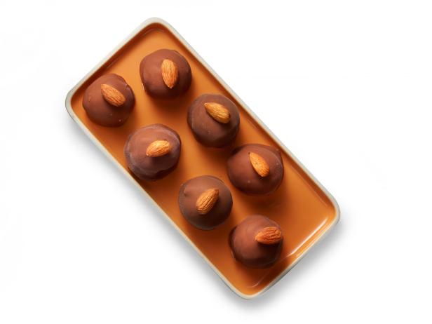 41. Caramelle al cioccolato e mandorle