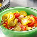 Schnell eingelegte Zucchini mit Chilischoten