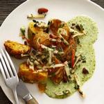 Gebratene Tomatillos mit Äpfeln und Schinken