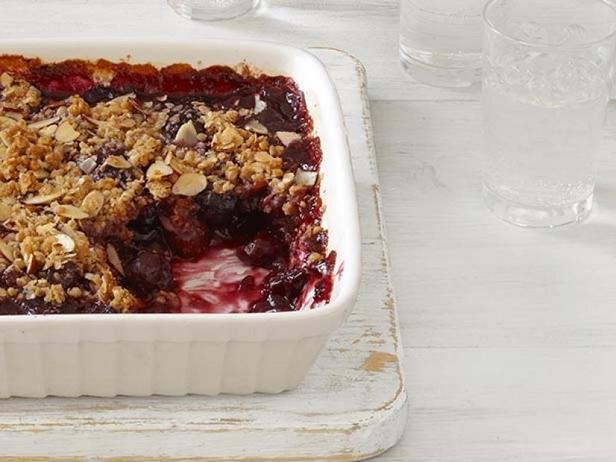 Wie man Kirsch-Vanille-Crumble zubereitet
