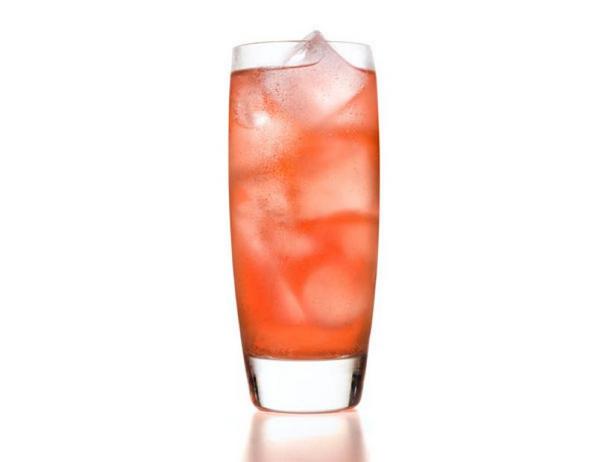 Wie man Kirsch-Mandel-Limonade zubereitet