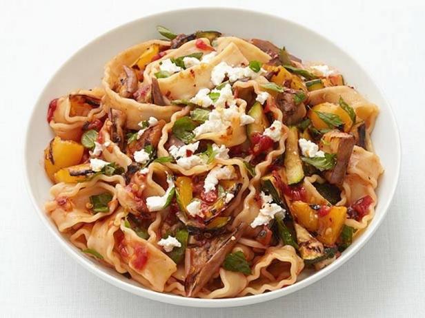 Wie man Ratatouille-Pasta zubereitet